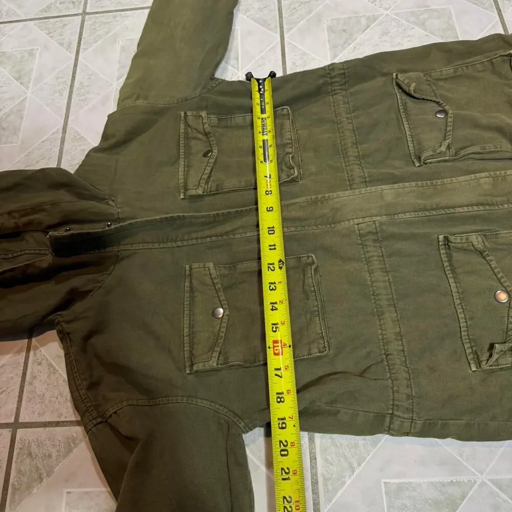 Urban outfitters green military style‎